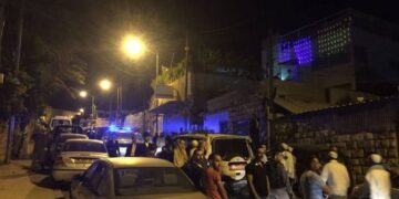 صہیونی آباد کاروں کا فلسطینی گاڑیوں پر پتھراؤ، ایک فلسطینی بھی زخمی