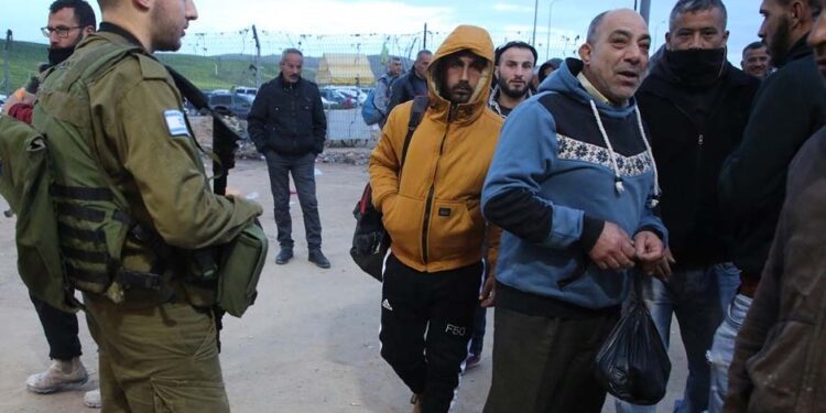 غزہ: رواں سال صہیونی فورسز نے مریضوں اور مزدورں سمیت 107 فلسطینیوں کو گرفتار کیا