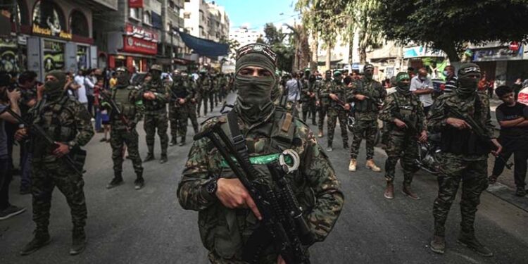 مقبوضہ مغربی کنارے میں  القسام  اور القدس بریگیڈ کی مشترکہ پریڈ