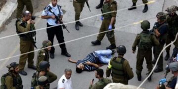 صیہونی فوجی نے 22 سالہ فلسطینی نوجوان کو سرعام گولیاں مار کر شہید کردیا