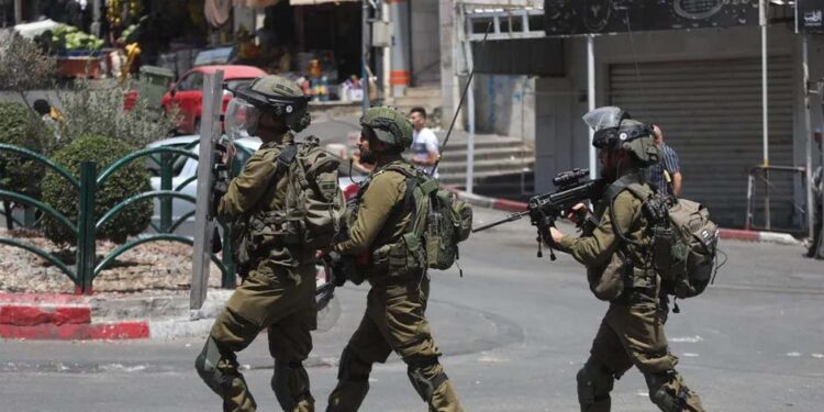 صیہونی فورسز کی کارروائیاں، متعدد فلسطینی گھروں سے اغوا