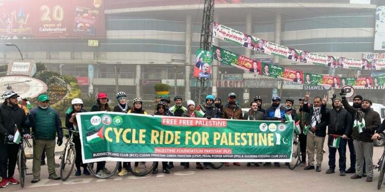 لاہور میں یکجہتی فلسطین سائیکل ریلی کا انعقاد، سیکڑوں نوجوانوں کی شرکت