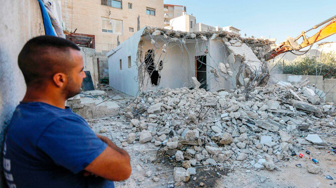 صیہونی جبر، ایک اور فلسطینی  اپنا گھر خودمسمار کرنے پر مجبور