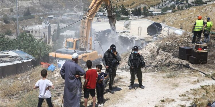 صیہونی فورسز نے مزید پانچ فلسطینی خاندانوں کو بے گھر کردیا