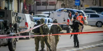 فلسطینی مجاہدین کی صیہونی فوج پر فائرنگ