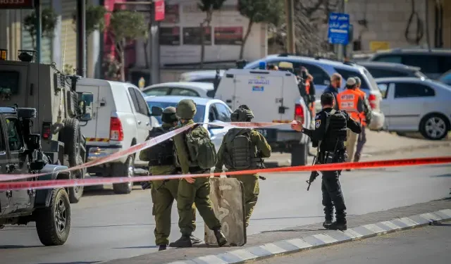 فلسطینی مجاہدین کی صیہونی فوج پر فائرنگ