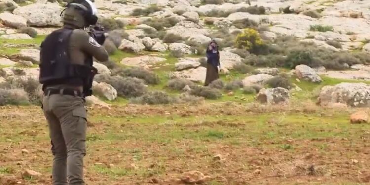 صیہونی فورسز  کا فلسطینی صحافیوں کا نشانہ بنانے کا سلسلہ جاری