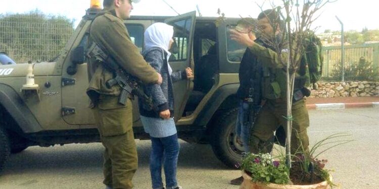 اسرائیلیوں پر حملے کا الزام، صیہونی فوج نے فلسیطنی کی اہلیہ اور بچوں کو گرفتارکرلیا