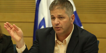 واشنگٹن اسرائیل کو حکم نہیں دے سکتا، صہیونی وزیر کانیتن یاہو سے اختلاف