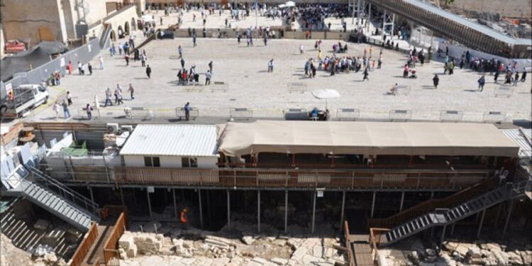 مسجداقصیٰ کے نیچے سرنگوں کی کھدائی سے سب سے زیادہ خطرہ باب الرحمہ کو ہے