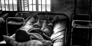 صہیونی زندانوں میں قید موذی امراض میں مبتلا فلسطینی طبی امداد سے محروم