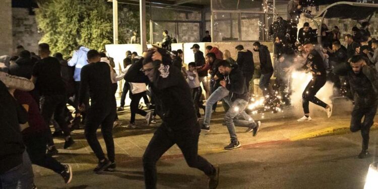 صیہونی فوج کے ساتھ جھڑپیں، متعددفلسطینی زخمی درجنوں گرفتار