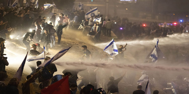 صہیونی ریاست میں عدالتی اصلاحات کے حامی اور مخالفین  آمنے سامنے، متعدد زخمی