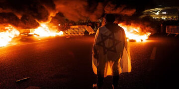 ملک گیر ہڑتالیں، خانہ جنگی کا خطرہ، نیتن یاہو نے متنازعہ بل مُؤَخَّر کردیا