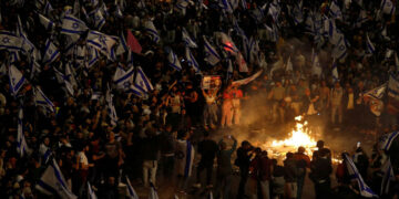 نیتن یاہو کے اعلان کے باجود اسرائیلوں کا احتجاج ختم کرنے سے انکار