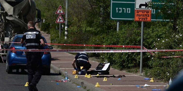 تل ابیب: چاقوسے حملے میں دو صہیونی فوجی زخمی ایک کی حالت تشویشناک