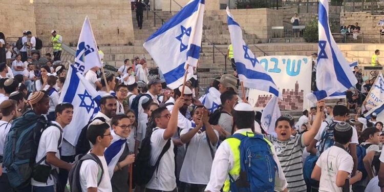 مقبوضہ بیت المقدس میں صیہونی آبادکاروں کا اشتعال انگیز "فلیگ مارچ”