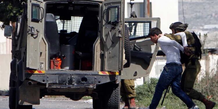 صیہونی فورسز کے ہاتھوں چار فلسطینی نوجوان اغوا، جھڑپوں میں متعدد زخمی
