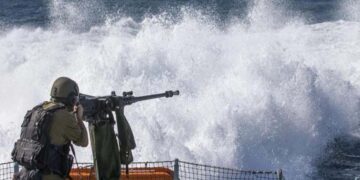 غزہ: صہیونی فوج کی فائرنگ دو ماہی گیر زخمی ، کشتیاں ضبط کرلیں