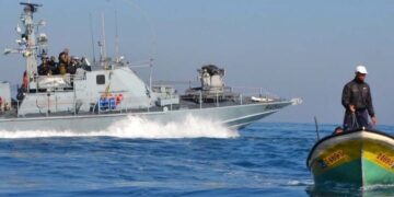 غزہ: صیہونی فوج کی  فلسطینی ماہی گیروں پر حملہ، کشتیاں ضبط