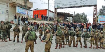 شہید فلسطینی خاتون کی نماز جنازہ پر اسرائیلی فوج کا حملہ، متعدد زخمی