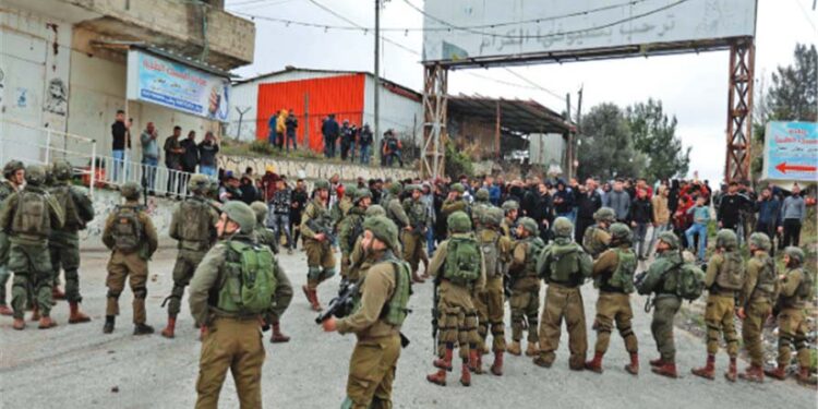 شہید فلسطینی خاتون کی نماز جنازہ پر اسرائیلی فوج کا حملہ، متعدد زخمی