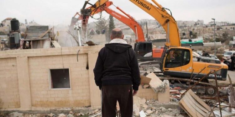 غاصب صیہونی فوج نے دو مزید فلسطینیوں کے گھر مسمار کردیئے