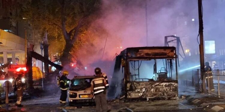 فلسطینی راکٹ یروشلم تک پہنچ گئے، اسرائیل میں خوف و حراس