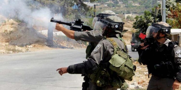 صیہونی فورسز کی ہیرون یونیورسٹی کے اطراف میں آنسو گیس کی بدترین شیلنگ