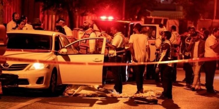 فلسطینی کار سوار نے صیہونی فوجیوں پر گاڑی چڑھادی، دوزخمی