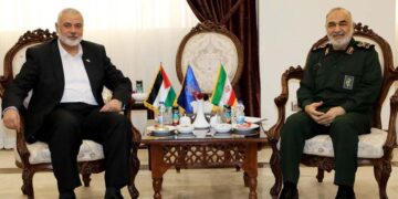 حماس کے وفد کی ایرانی پاسداران انقلاب کمانڈر سے ملاقات