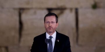 عالمی برادری کا دباؤ، صیہونی صدر کو آبادکاروں کے حملوں کی مذمت کرنا پڑگئی