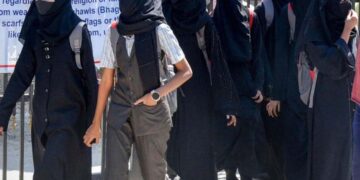 مقبوضہ کشمیر میں اسکولوں میں حجاب پر پابندی کا حکم واپس