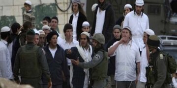 صیہونی فوج کی سرپرستی میں آبادکاروں کے فلسطینیوں پر حملے جاری