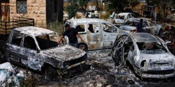 مسلح صیہونی آبادکاروں کا حملہ 36 فلسطینی زخمی، 140 گاڑیاں جلادیں، متعدد فلسطینی گرفتار