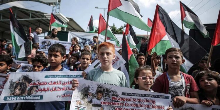 غزہ: غیرقانونی صیہونی محاصرے کے خلاف بچوں کا احتجاج