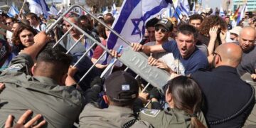 نیتن یاہو اور اتمار بین گویر کی کارروائی منافقانہ ہے،پیچھے نہیں ہٹیں گے،مظاہرین  