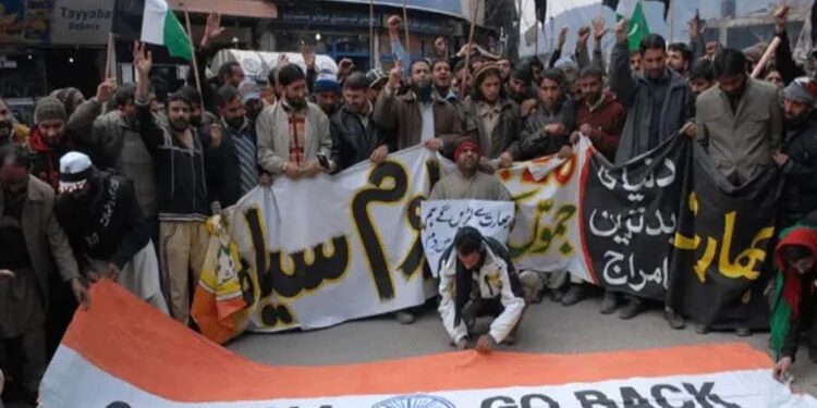 اذان دینے پر 22 مسلمانوں کی شہادت، آج دنیا بھر میں یوم شہدائے کشمیر منایا جا رہا ہے