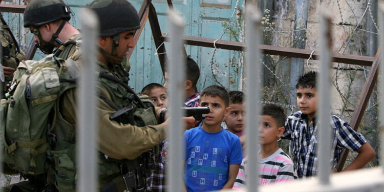 رواں سال غاصب صیہونی فوج نے 570 کمسن فلسطینی بچوں کو گرفتار کیا
