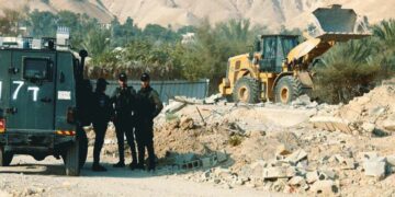 صیہونی جبر، فلسطینی خاندان کو 10 منٹ میں اپنا گھر خودمسمار کرنے کا حکم