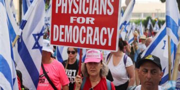 اسرائیل کے سیکڑوں ڈاکٹر ملک چھوڑنے کو تیار، کیا ان کی اگلی منزل عرب ممالک ہوسکتے ہیں؟
