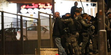 صیہونی جیلوں میں بغیر کسی جرم کے قید فلسطینیوں کی تعداد 15 ہزار کے قریب پہنچ گئی