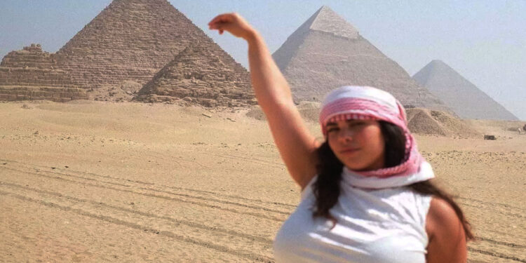 مصر: ہوٹل انتظامیہ نے اسرائیلی ماڈل کو ہوٹل سے باہر نکال دیا