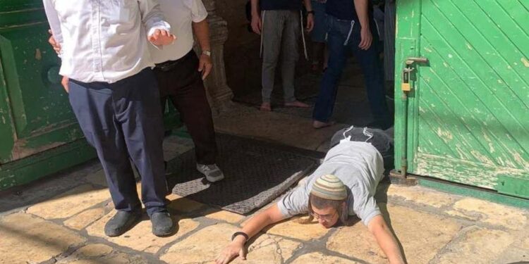 صیہونی آبادکاروں کا مسجد اقصیٰ میں یہودی مذہبی رسومات کی ادائیگی، قبلہ اول کی بے حرمتی