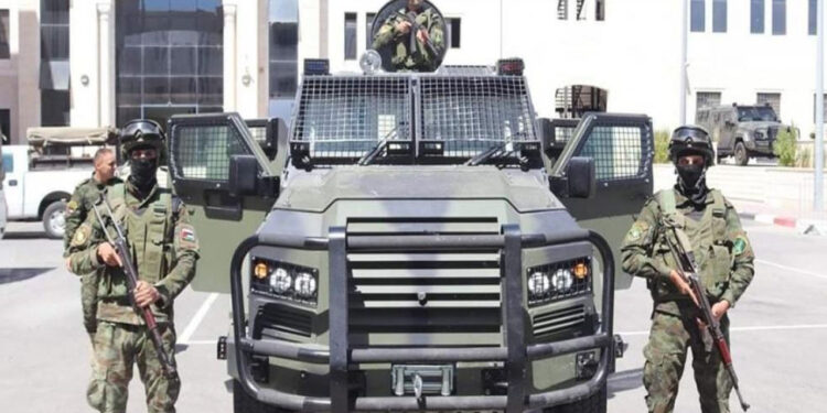 مزاحمت کاروں کے خلاف استعمال کی شرط: اسرائیل کی عباس ملیشیا کو جدید اسلحے کی فراہمی