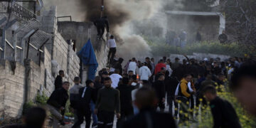 غاصب فوج کا پُر امن فلسطینی مظاہرین پر فائرنگ، متعدد زخمی، درجنوں بے ہوش