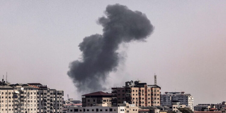 صیہونی فضائیہ کا غزہ پر حملہ، حماس کے ٹھکانوں کو نشانے بنانے کا دعویٰ