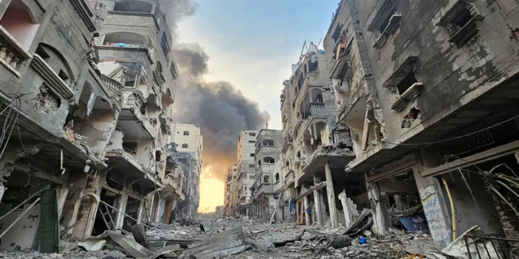 غزہ پر صیہونی درندگی کا 14 واں روز، بچوں اور خواتین سمیت شہداء کی تعداد 3،900 ہوگئی