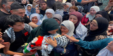 غزہ پر صیہونی بمباری: 260 بچوں 230 خواتین سمیت شہداء کی تعداد 900 سے تجاوز کرگئی