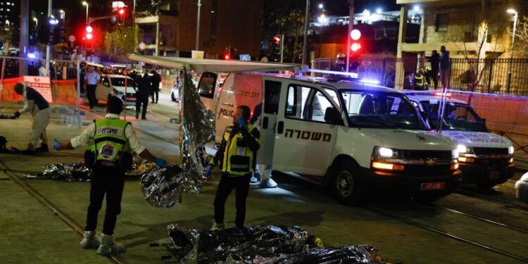 حماس کے حملے جاری، جہنم واصل صیہونیوں کی تعداد 900 سے تجاوز کرگئی ڈھائی ہزار سے زائد زخمی